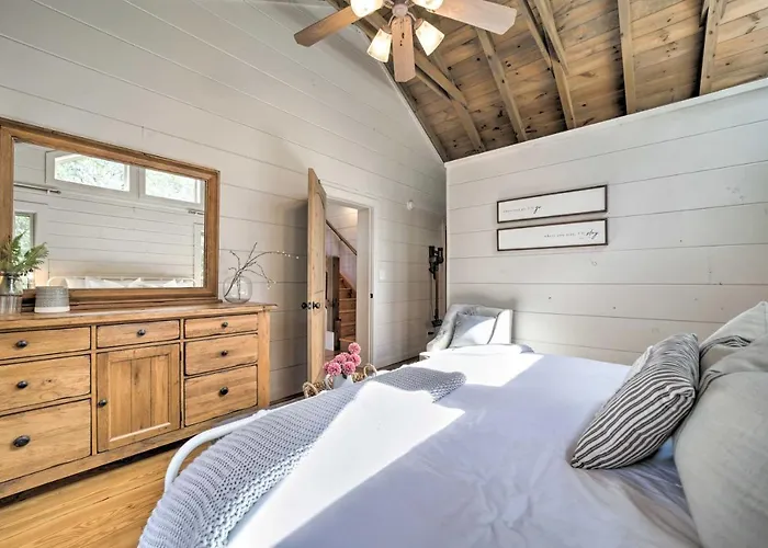 Ideal For Families! Lake Toxaway Getaway W/ Deck