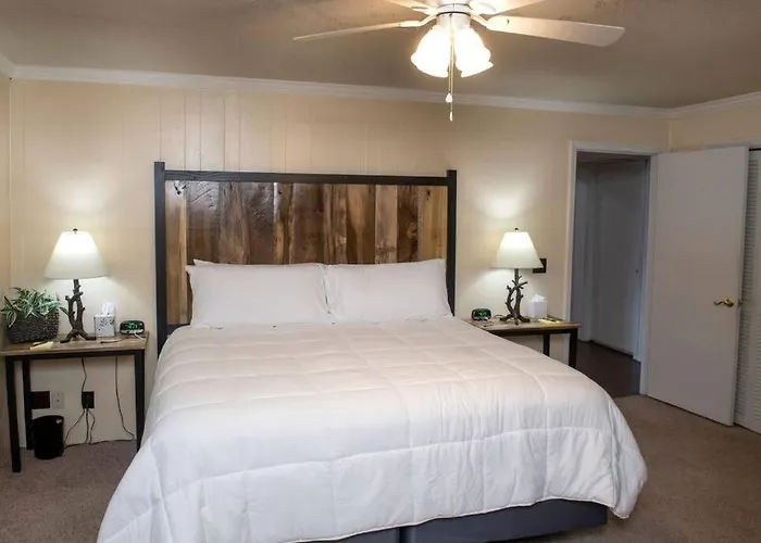 2 Bedroom Apartment Overlooks Wcu And Cullowhee Nc - Smoke And Pet Free