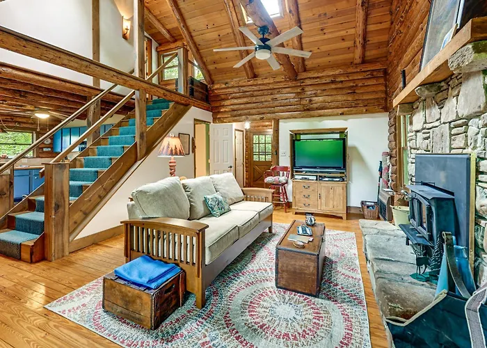 Lake Toxaway Mtn Retreat W/ Fireplace & Views!