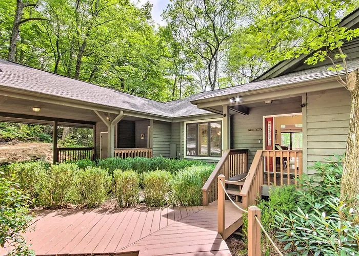 1 Mi To Marina: Lake Toxaway Cabin W/ Fire Pit